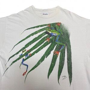 Vintage rain forest tree frog white  graphic Tshirt
